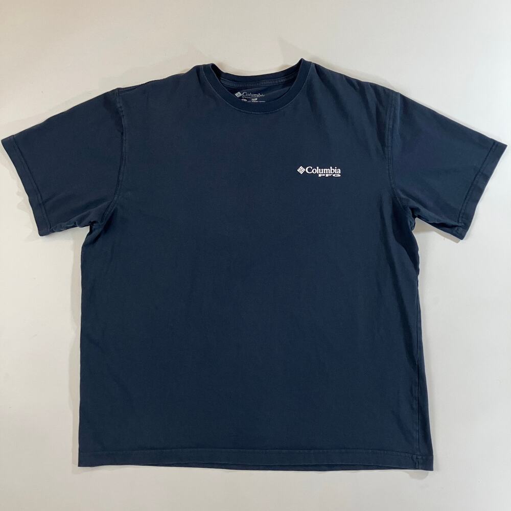 Columbia Sportswear Men's Large Navy Blue PFG Shark Flag Graphic T-Shirt